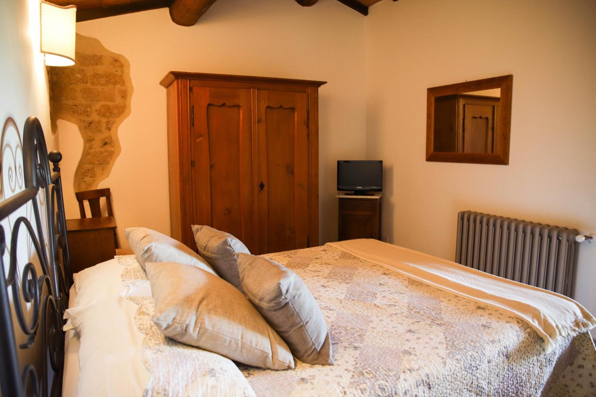 Bio Agriturismo Poggio Aione Сатурния Экстерьер фото